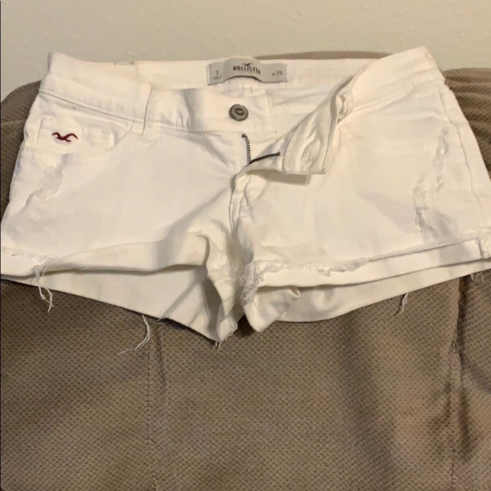 White Hollister shorts size 3/w26